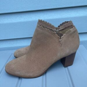 Jack Rogers Marianne Booties Suede Beige Tan Upper Scallop Hem Size 8.5 Women’s